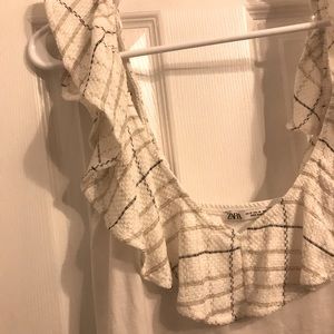 ◽️Ruffled Blouse